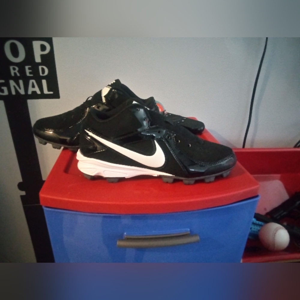 Nike Black and White Athletic Shoes